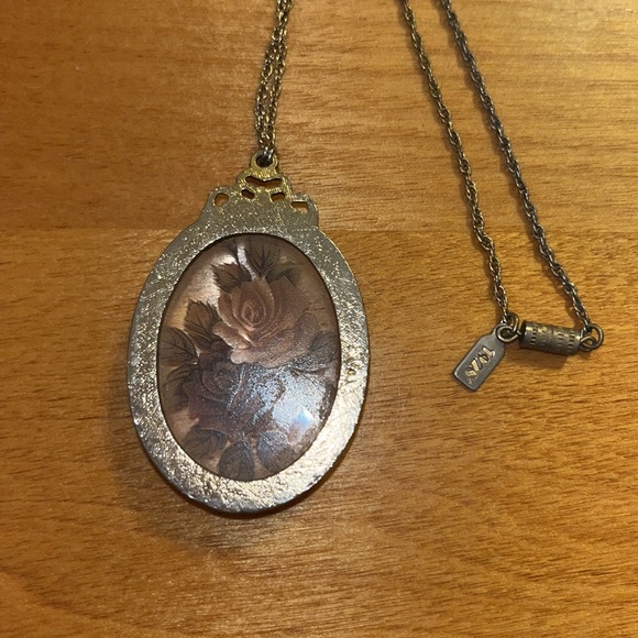 Vintage 1928 rose pendant on a 13” chain - Picture 3 of 5